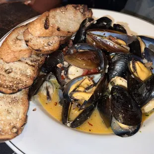 Mussels &amp; bread