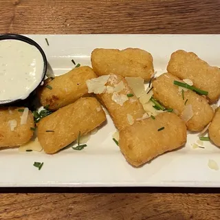 Mac & Cheese Gouda Bites