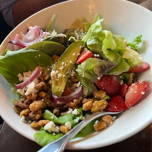 Pomberry salad