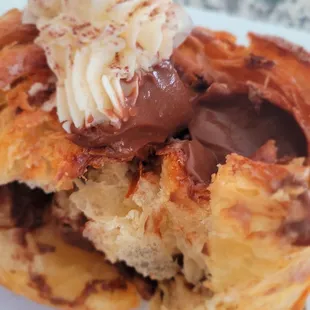 Folds of buttery flaky goodness! Strong notes of coffee and cinnamon and dolop of cream hints of mascarpone.