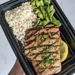 Meal Prep. 8oz Apricot Glazed Salmon. Grilled Asparagus. Brown Rice.