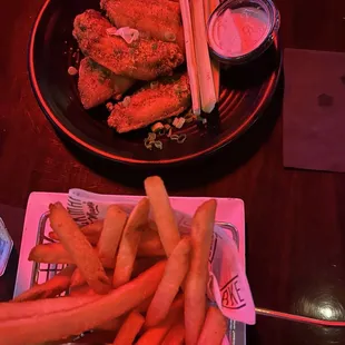 LEMON PEPPER 6 Black Markert Wings &amp; SIDE REGULAR FRIES