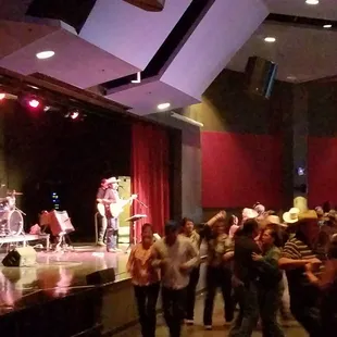 Music on Friday and Saturday nights