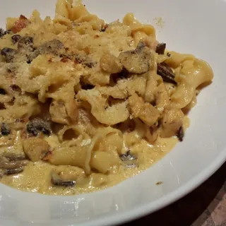 Extreme Mac and Cheese Pasta