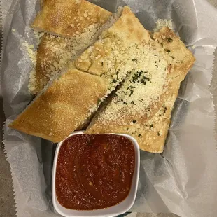Breadsticks and marinara sauce