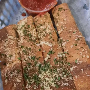 a basket of bread with sauce