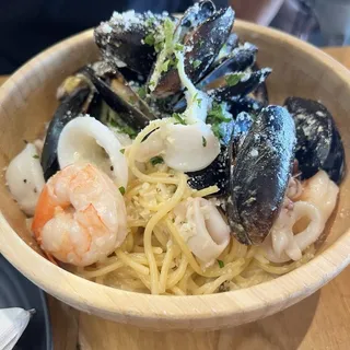 Creamy Garlic Seafood