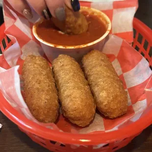 Mozzarella Sticks (6)