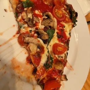 Spinach tomatoes and white mushrooms