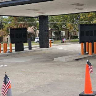Two HUGE drive through lanes!
