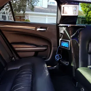 2016 White Chrysler 300C Limo (Interior)