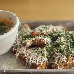 Fried Mozzarella... nice presentation, but tastes sooooo bland.