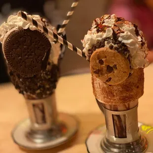 OREO COOKIES 'N CREAM Shake