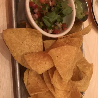 GUAC & CHIPS