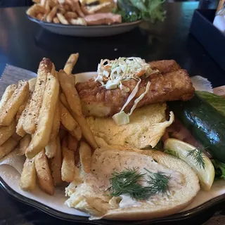 BT FISH & CHIPS SANDWICH