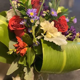 With permission to do her own creation she made a this beautiful bouquet. It is like looking at art.