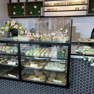 Macaroons, cookies, cupcakes, yum!