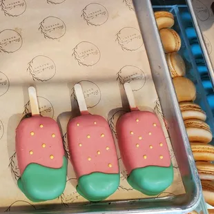 Strawberry cakesicles