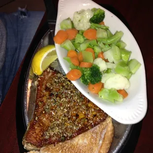 Tuna steak w/mixed veggies