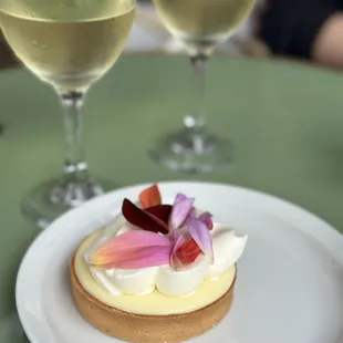 Lemon tart and white wine