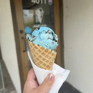 Cookie Monster - sweet cream base (colored blue) with Chips ahoy and Oreos