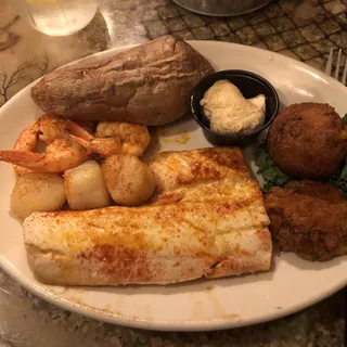 Fried or broiled seafood combination