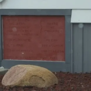 Foundation plaque