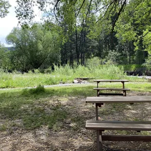 Lovely creek to enjoy your meal next to.plenty of outdoor seating. And spread out for privacy and safety.