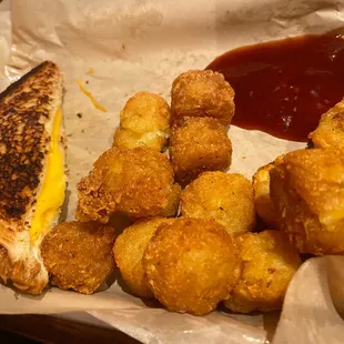 Kids grilled cheese, with tater tots