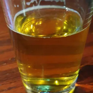 hot flat beer and blah blah blah. SMU CROWD LIKES IT.  FOOD IS ALWAYS GREAT WHU I SUFFER TO GO HERE. UGH