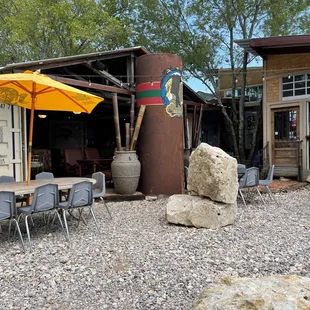 an outdoor dining area