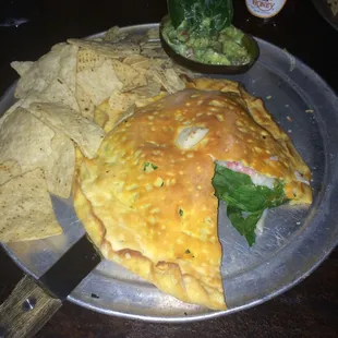 GREAT atmosphere! Great music and love the owners, Dobber &amp; Suzi! Crab biscuit pizza, mmmmmmm good!