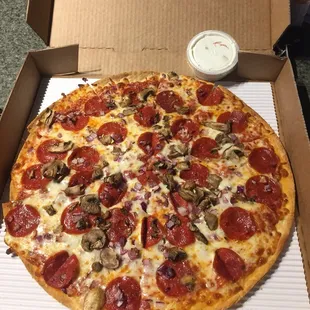 Thin crust 3-topping with ranch