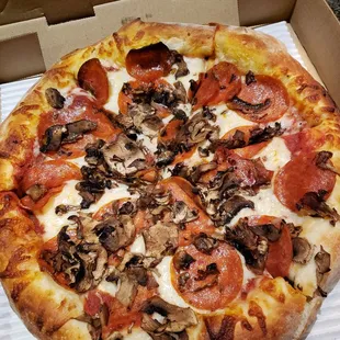 Small w/ pepperoni and mushrooms