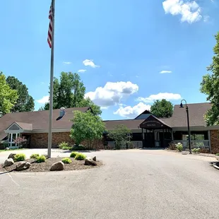 Drive up club house/pro shop. Barely a piece of the banquet rental hall is pictured. #UpCloseSavor XP