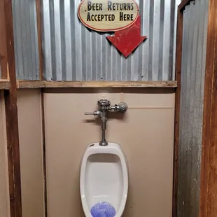 Bathroo. Ber receptacle
