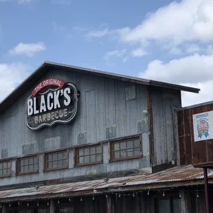 the outside of the restaurant
