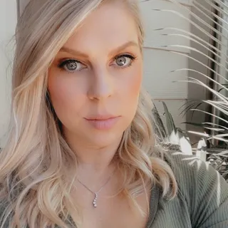 Rachelle S.