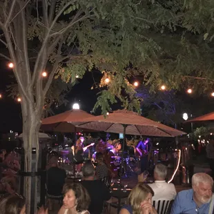 Great ambiance, great drinks, great music!