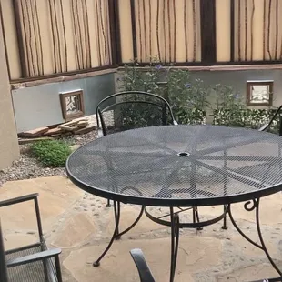 Golden Girls room backyard