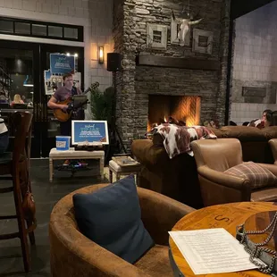 Live Music &amp; cozy fireplace.