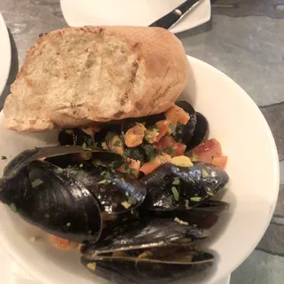 Saffron Mussels (GF)