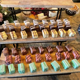 Petit fours