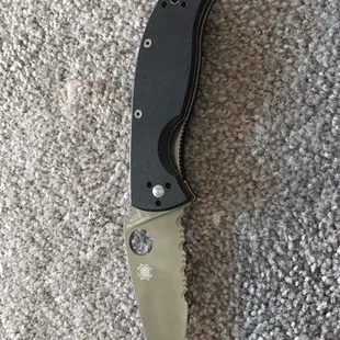 One of the knives i picked up. Spyderco Tenacious