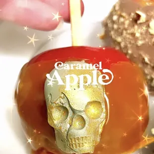 a skull on a caramel