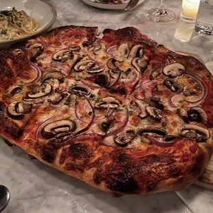Mushroom pizza (sooo burnt)