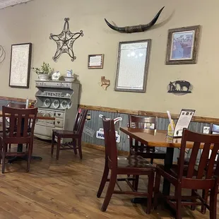 Dining hall (Mama's old dining room)