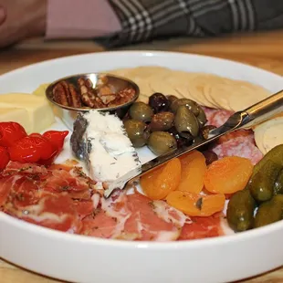 While we tasted our wines, we enjoyed a medium charcuterie board that had a daily selection of local meats and cheeses with crackers.