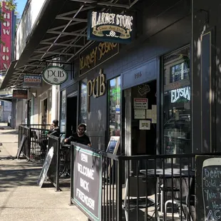 Outdoor dining and drinking downtown Seattle