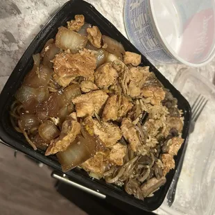 Chicken half noodle half rice all the veggies